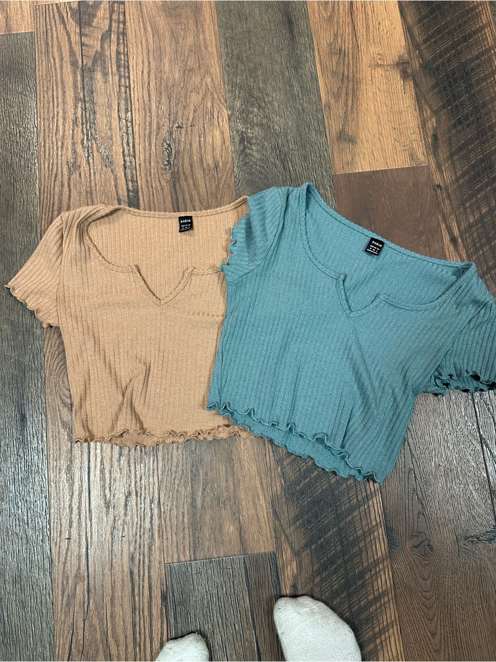 SHEIN Ribbed Lettuce-Edge Crop Top in Teal and Tan